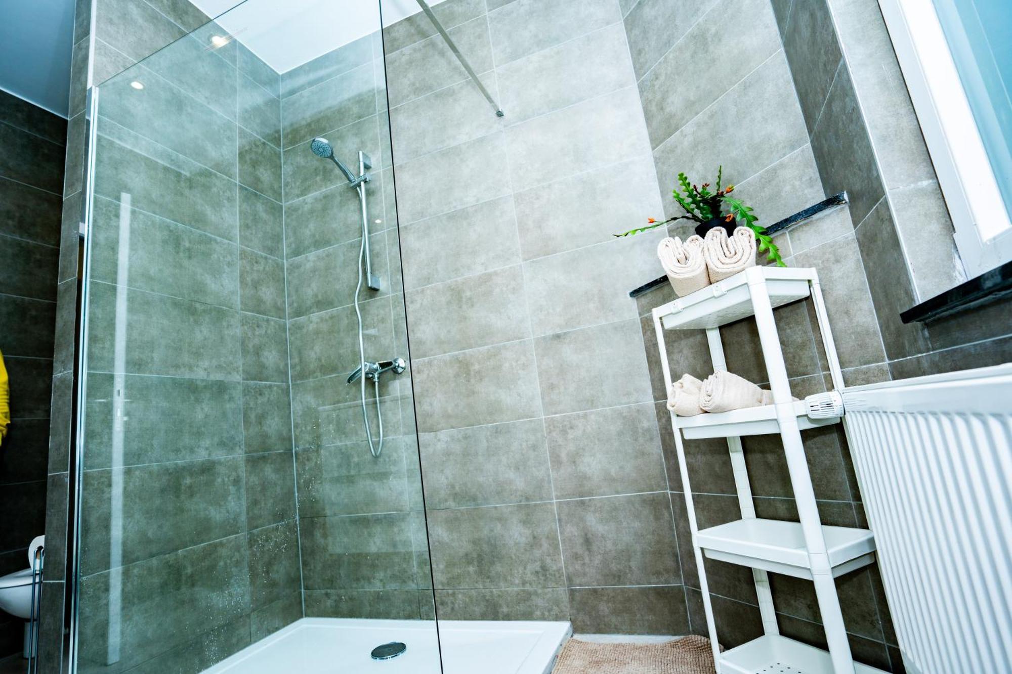 Chambre R0 Avec Salle De Bain Partagee Pres De L'Hopital De La Citadelle A 리에주 외부 사진