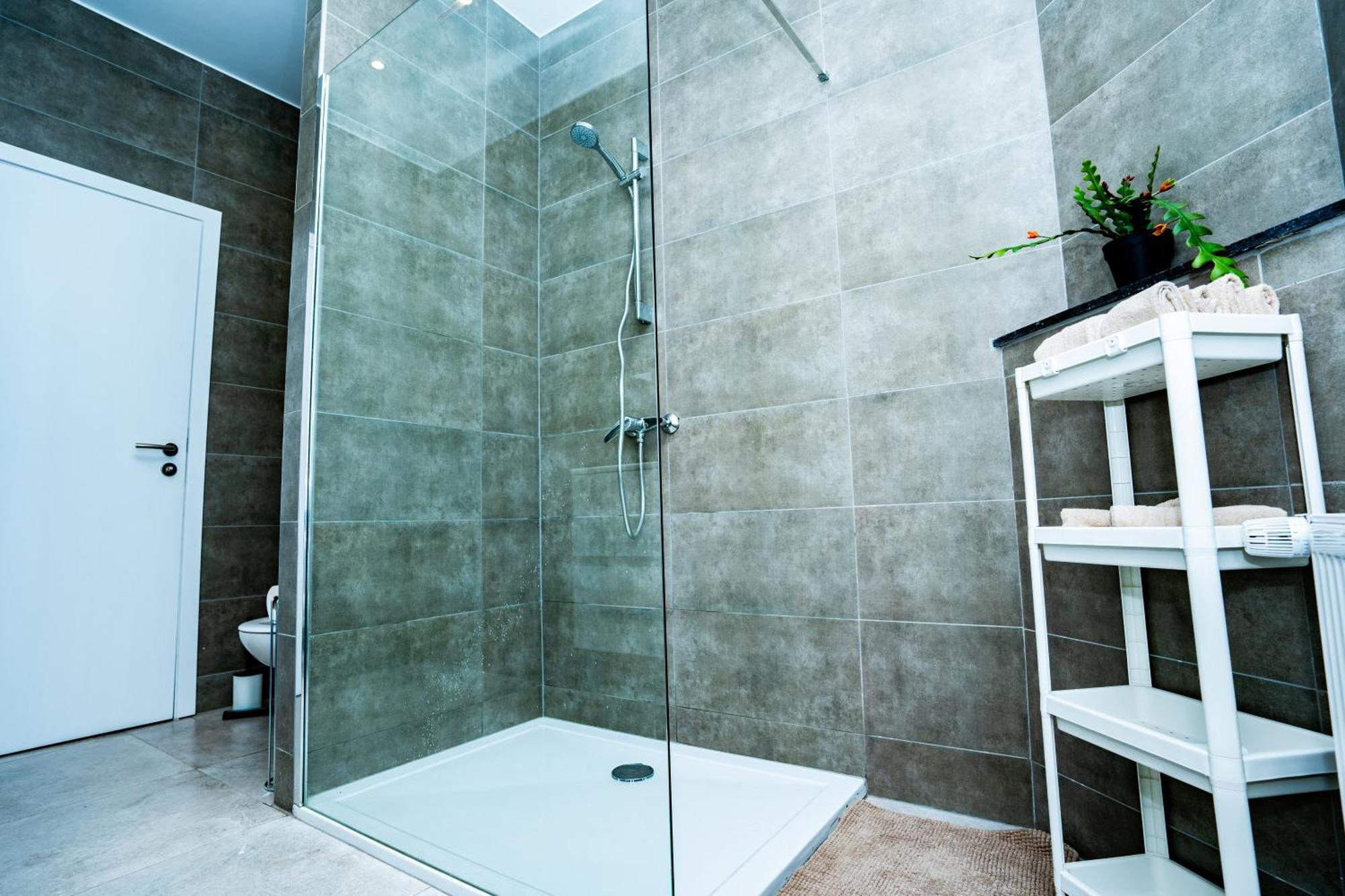Chambre R0 Avec Salle De Bain Partagee Pres De L'Hopital De La Citadelle A 리에주 외부 사진